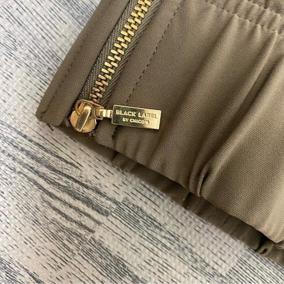 Black Label by Chico’s Green Cargo Zipper Ankle Jogger Pants. Chico’s Size 3 - Picture 9 of 16